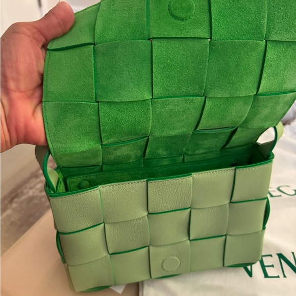 Bottega Veneta Cassette leather crossbody bag - Picture 7 of 13